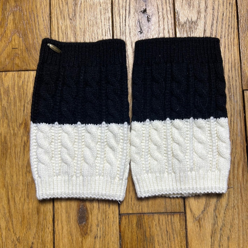 CC Beanie‎ Cable Knit Boot Cuffs Black Cream Two Tone Leg Warmers Logo Tab
